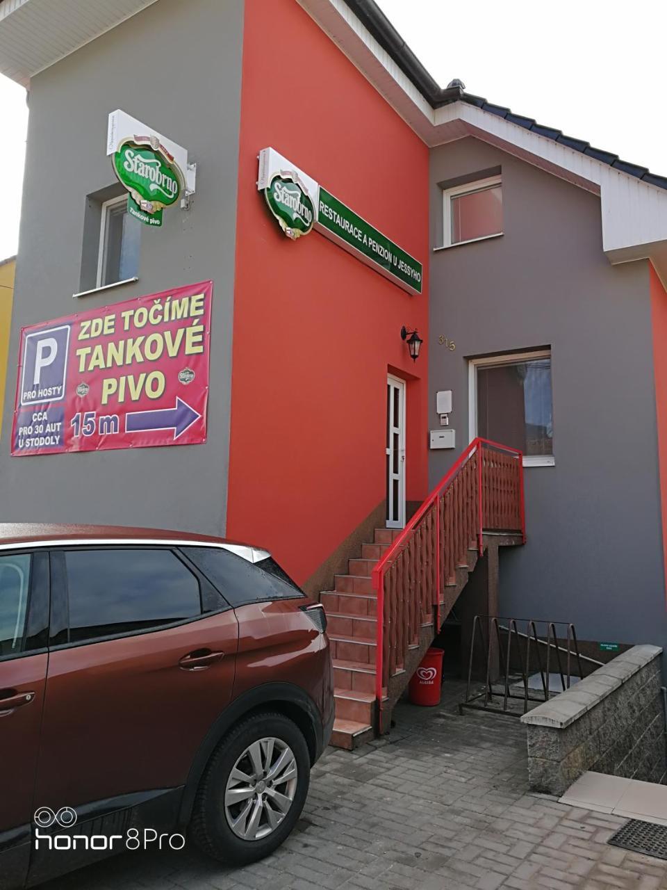 Restaurace A Penzion U Jessyho Perna Εξωτερικό φωτογραφία