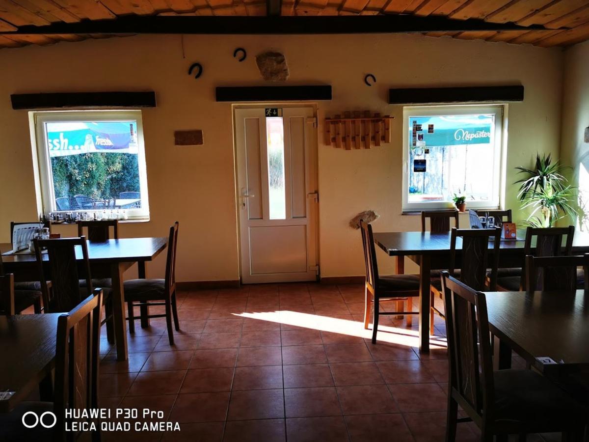 Restaurace A Penzion U Jessyho Perna Εξωτερικό φωτογραφία