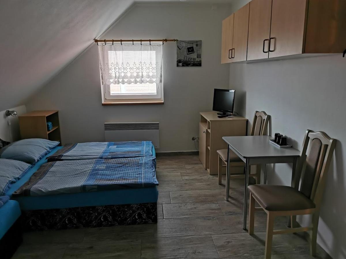 Restaurace A Penzion U Jessyho Perna Εξωτερικό φωτογραφία
